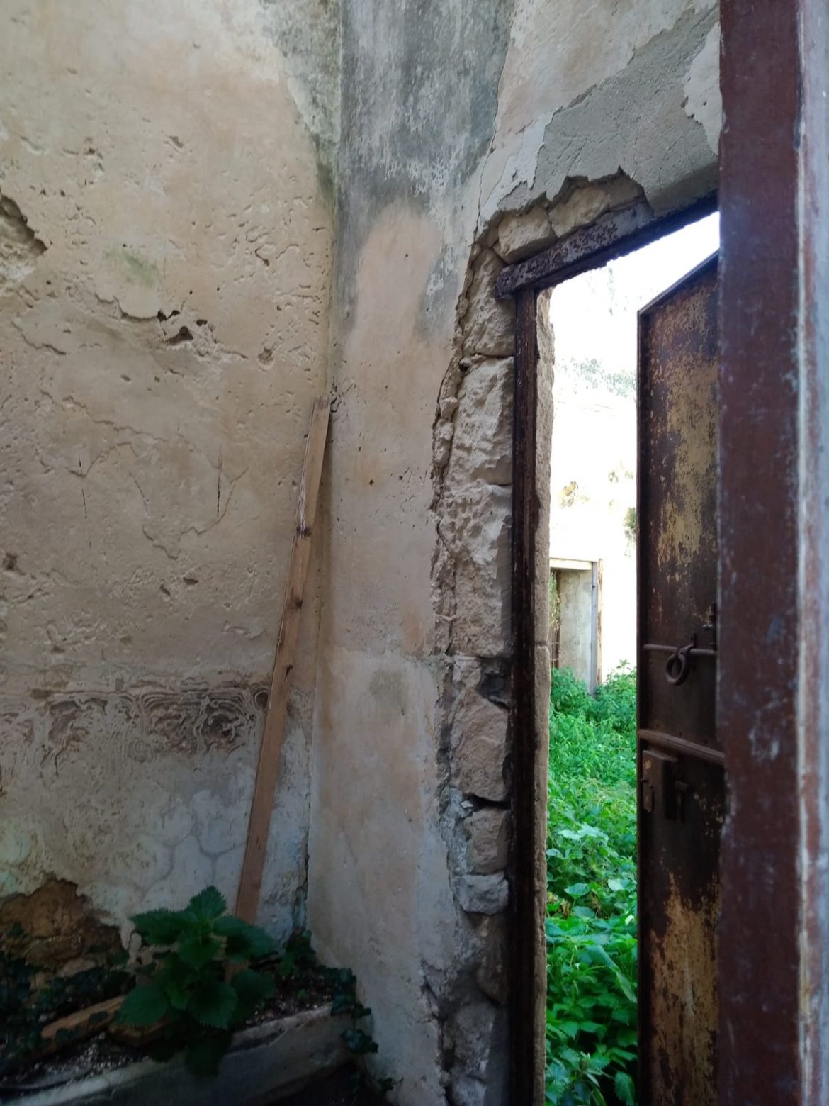 ISPICA, PALAZZO EX PRETURA COMUNALE: DEGRADO E ABBANDONO IN PIENO CENTRO STORICO