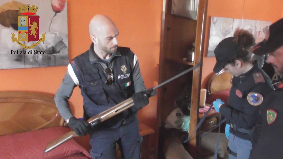 VITTORIA – La Polizia di Stato arresta pregiudicato per detenzione d’arma rubata.