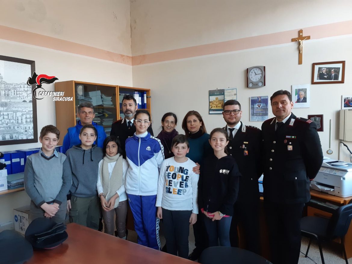 AVOLA (SR).  I CARABINIERI INCONTRANO GLI STUDENTI DELL’ISTITUTO “CAPUANA”.