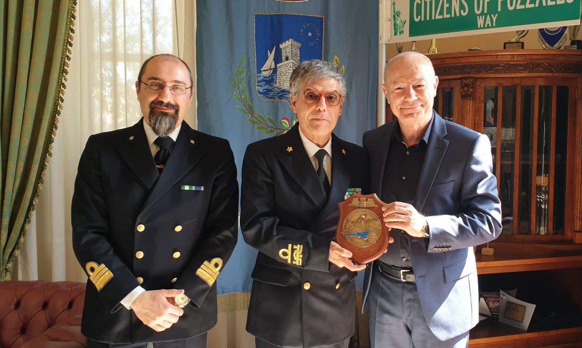 POZZALLO – VISITA A PALAZZO DI CITTA’ DEL CONTRAMMIRAGLIO (CP) GAETANO MARTINEZ DIRETTORE MARITTIMO DELLA SICILIA ORIENTALE