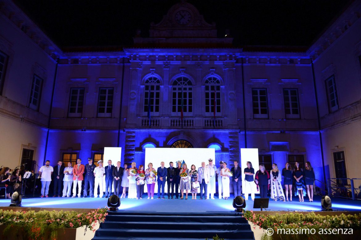 IL 27 LUGLIO A POZZALLO (RG) TORNA IL PREMIO INTERNAZIONALE “TROFEO DEL MARE UOMINI E STORIE”, IL PRESTIGIOSO RICONOSCIMENTO PER LA PROMOZIONE DELLA CULTURA DEL MARE. IL MEDITERRANEO SEMPRE PIÙ SIMBOLO DI INCLUSIONE SOCIALE E UMANA.