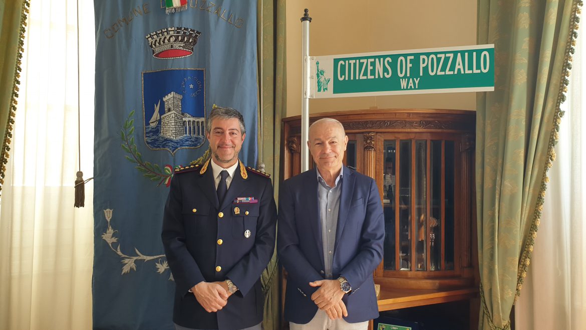 POZZALLO – Visita di cortesia del Vice Questore aggiunto Nicodemo Liotti a Palazzo di Città Giorgio La Pira, ad accoglierlo il Primo Cittadino Roberto Ammatuna.