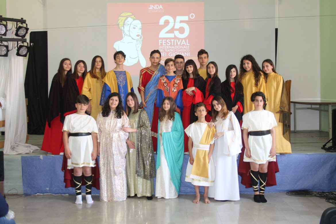 Rosolini- L’Istituto Comprensivo “E. De  Cillis” al  XXV Festival Internazionale del Teatro Classico dei Giovani di  Palazzolo Acreide mette in scena “ Le Troiane” di  Euripide