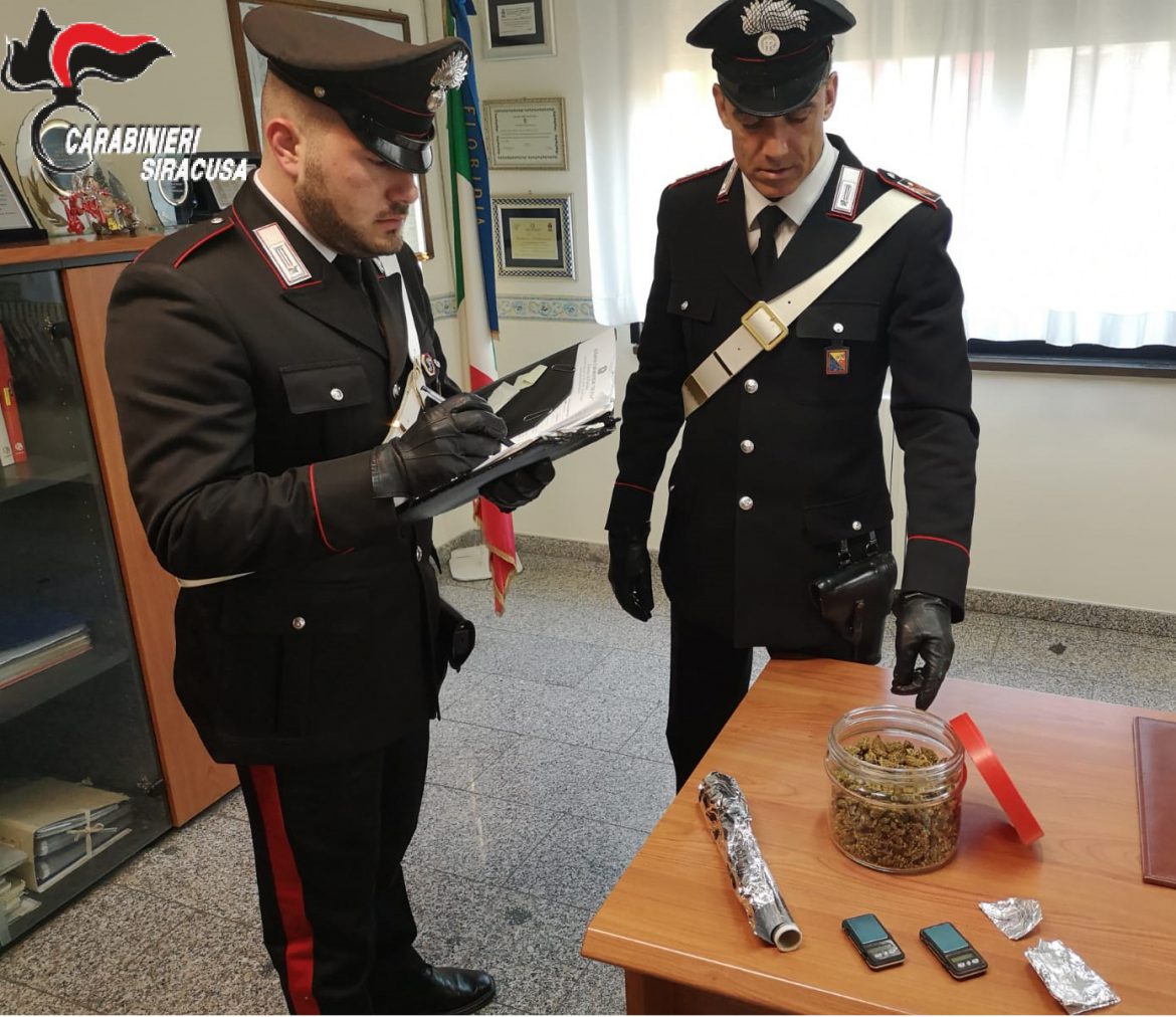 SIRACUSA. DETENEVA UN INGENTE QUANTITATIVO DI DROGA IN CASA: ARRESTATO DAI CARABINIERI.
