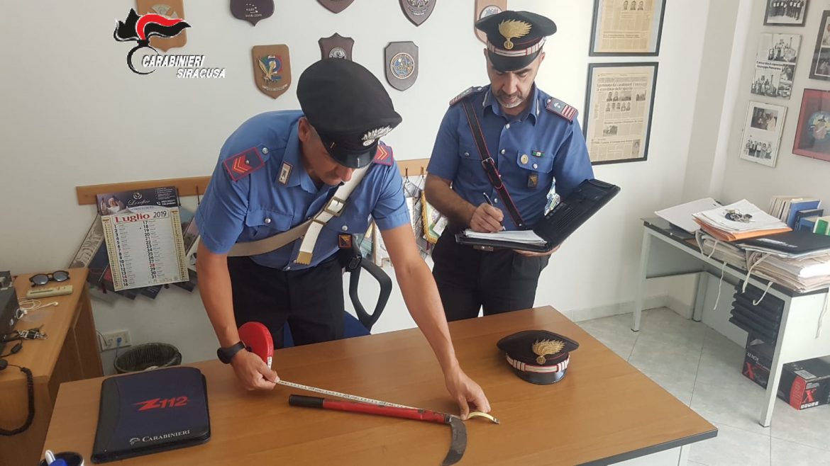 PACHINO (SR).    TENTA DI UCCIDERE IL MARITO DURANTE IL SONNO: DONNA ARRESTATA DAI CARABINIERI.