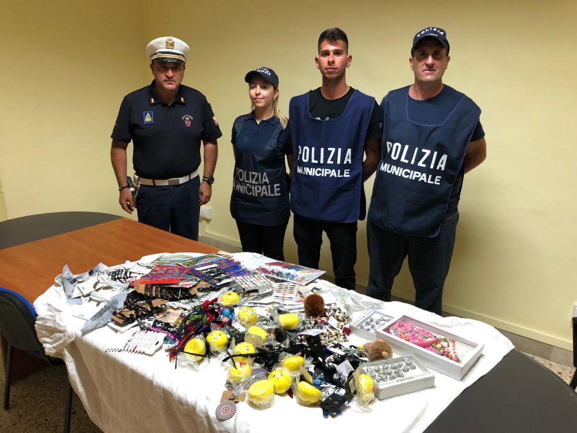 Progetto Spiagge Sicure, altro sequestro a Lido di Noto.Controlli antiabusivismo commerciale della Polizia Municipale nella zona costiera. Venerdì l’inaugurazione del nuovo comando in piazza Stazione