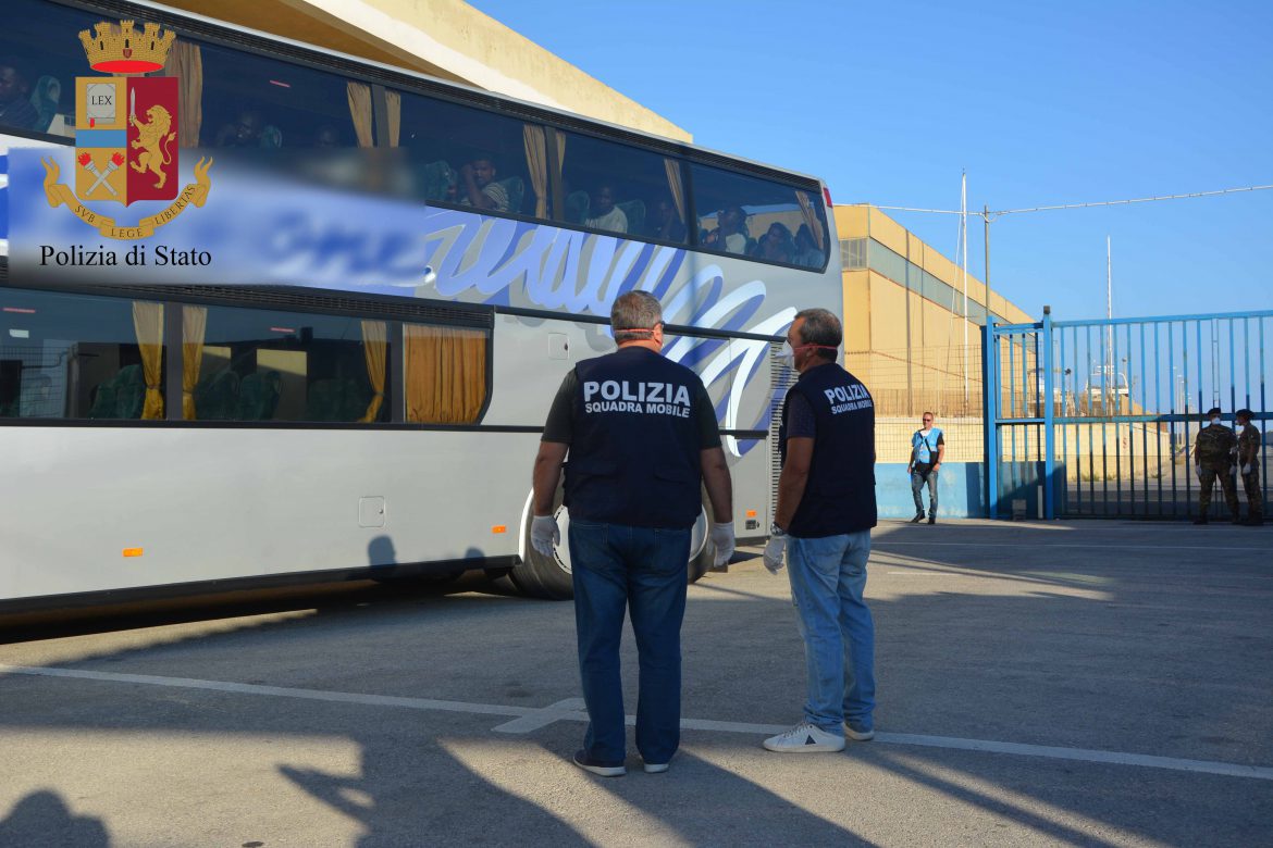 La Polizia di Stato conclude le indagini sull’arrivo di 115 migranti presso l’Hotspot di Pozzallo.
