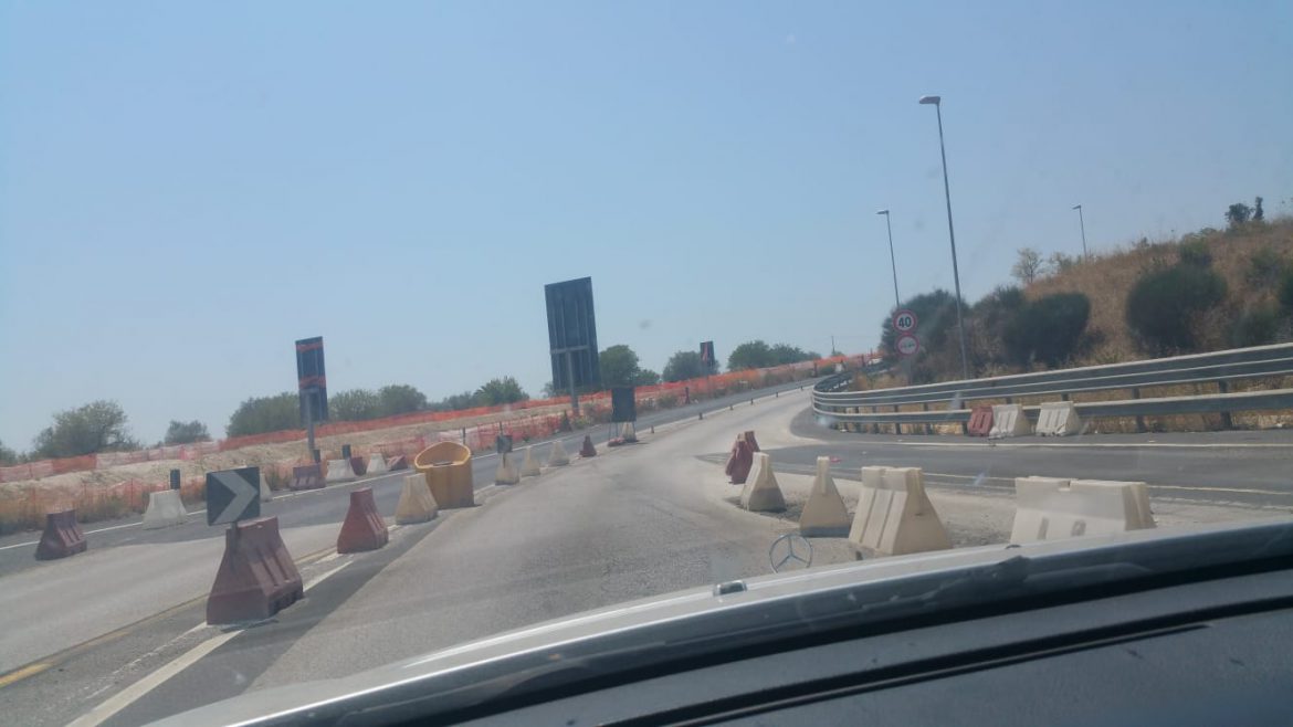 VINCIULLO: L’ex tratto autostradale Noto-Rosolini ridotto ad una mulattiera, il CAS è troppo impegnato in inaugurazioni fantasma per occuparsi della sicurezza degli automobilisti.