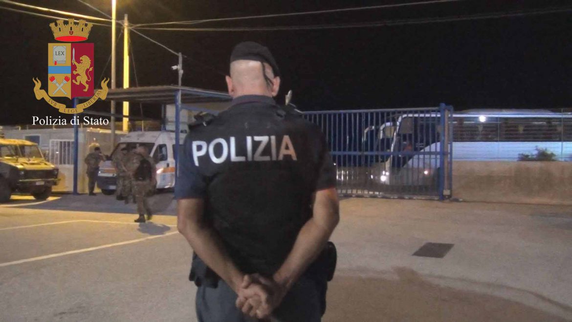 La Polizia di Stato conclude le indagini sull’arrivo presso l’Hotspot di Pozzallo dei migranti sbarcati a Lampedusa dalla nave “Open Arms”.