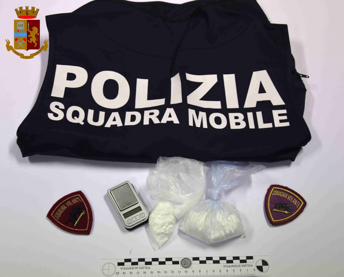 La Polizia di Stato di Ragusa arresta il titolare di un pub per detenzione di 75 grammi di cocaina.