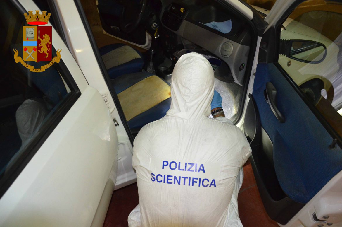 VITTORIA – La Polizia di Stato sottopone a fermo un vittoriese per sequestro di persona, violenza sessuale e rapina.