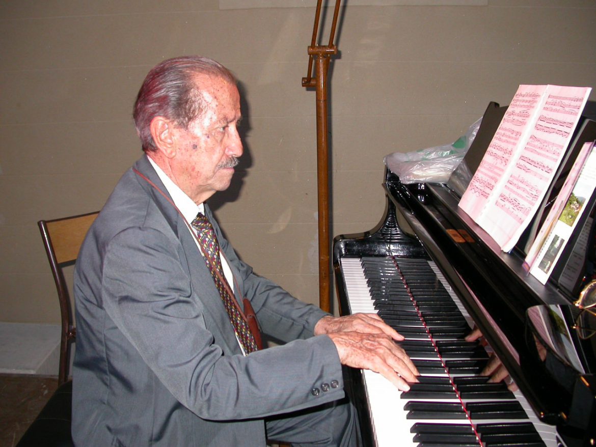 Noto festeggia i primi 100 anni del Maestro Corrado Galzio Il sindaco Bonfanti: «Tutta la comunità è fiera di averlo come concittadino»