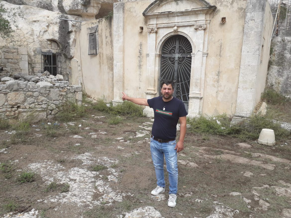 EREMO DI ROSOLINI NEL DEGRADO PIU’ ASSOLUTO, METTIAMO IN CAMPO PURE I VOLONTARI PER REALIZZARE LA STRADA – LA PROSSIMA SETTIMANA AL VIA I LAVORI DEL GENIO CIVILE PER IL CANALONE