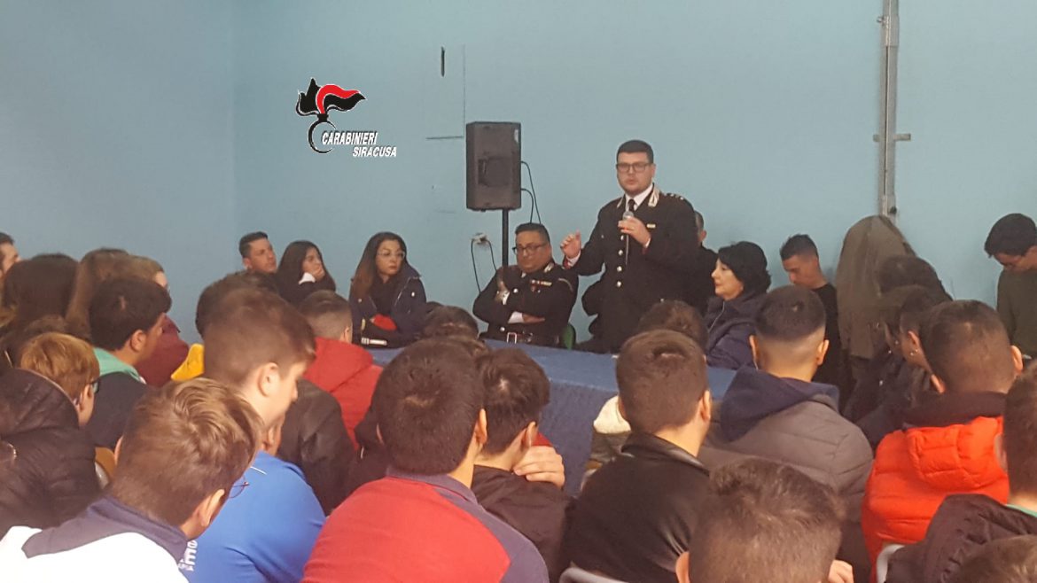 ROSOLINI (SR):   I CARABINIERI INCONTRANO GLI STUDENTI DELL’ISTITUTO ARCHIMEDE.