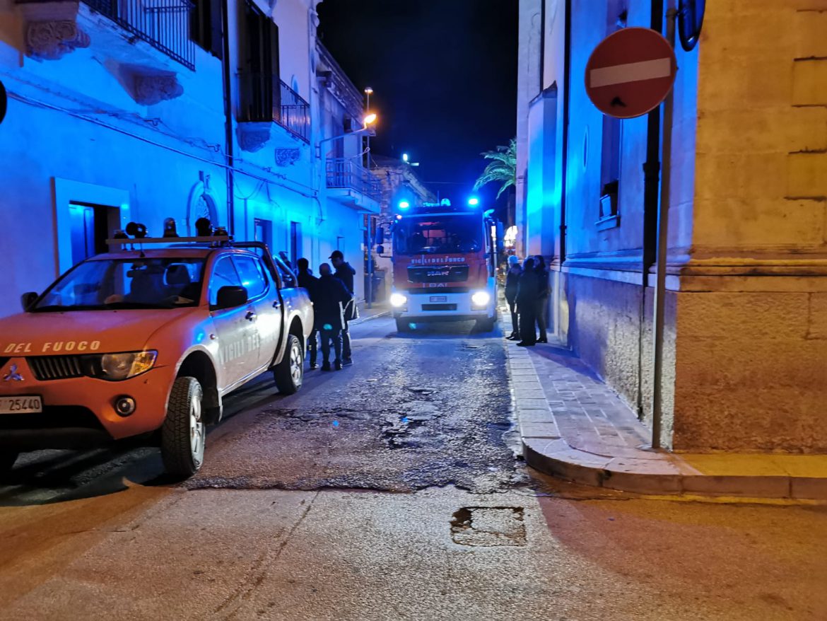 ROSOLINI – Incendio nella canonica dove abita il Parroco del SS.Crocifisso