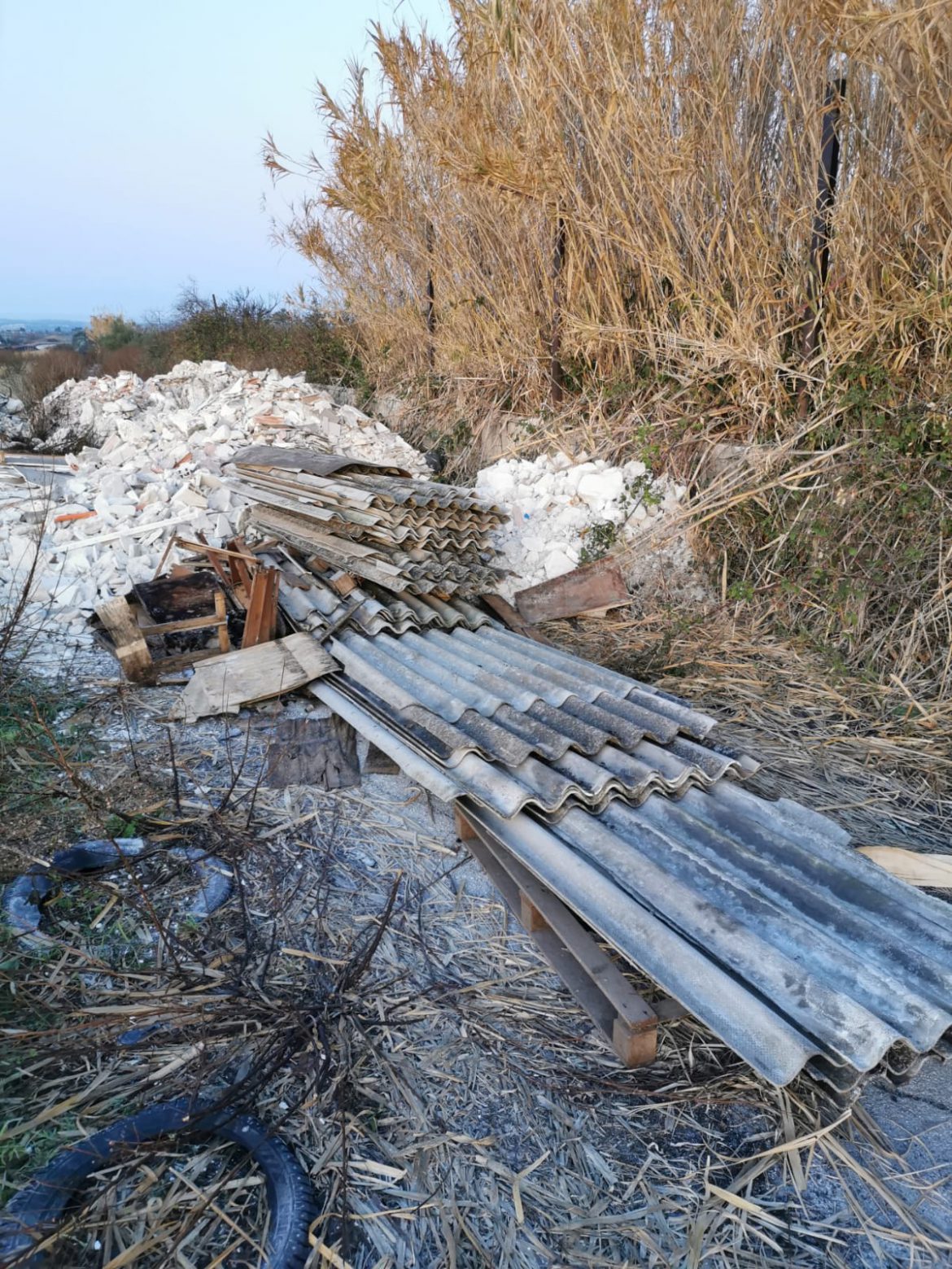 SIRACUSA – Due persone denunciate per smaltimento illegale di rifiuti