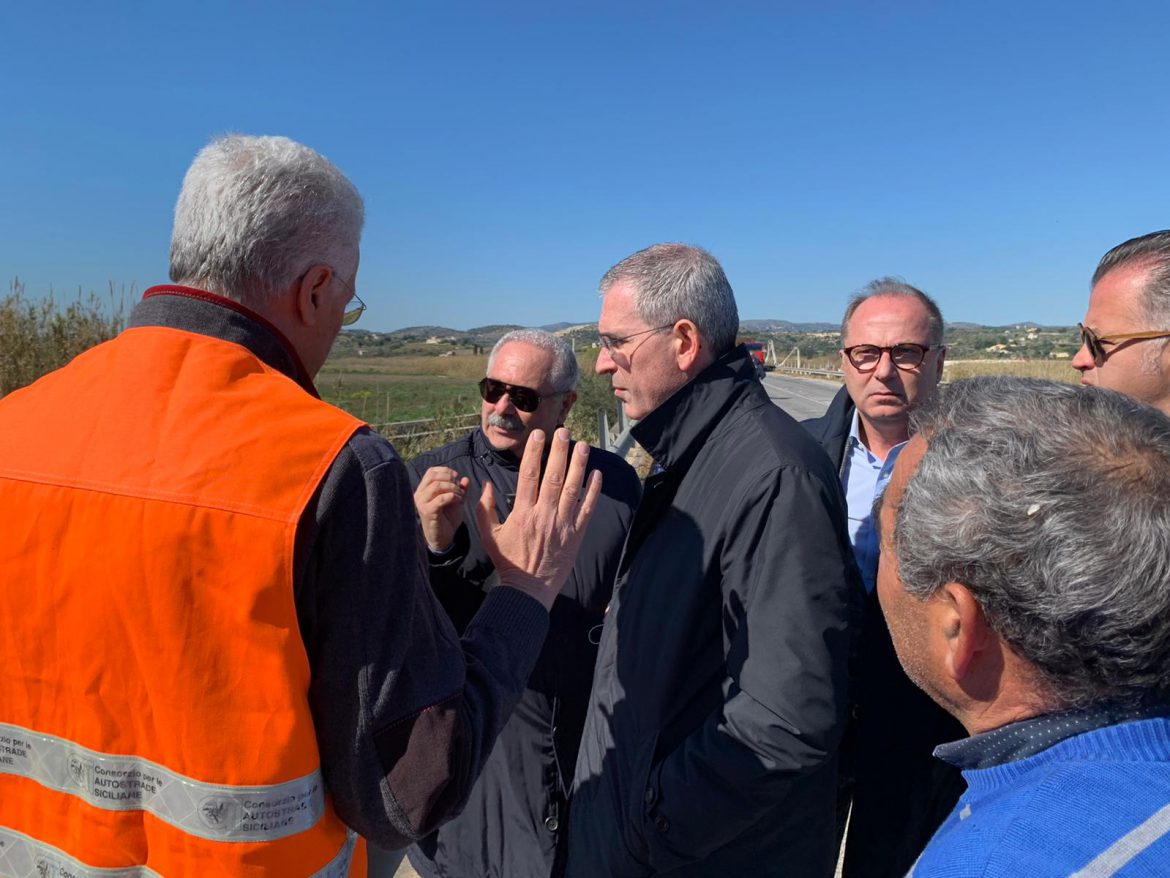 LA SP19 NOTO-PACHINO RIAPERTA ENTRO PASQUA. ASSICURATO IL PASSAGGIO DEI MEZZI DI SOCCORSO Sopralluogo questa mattina dell’assessore regionale alle Infrastrutture Marco Falcone