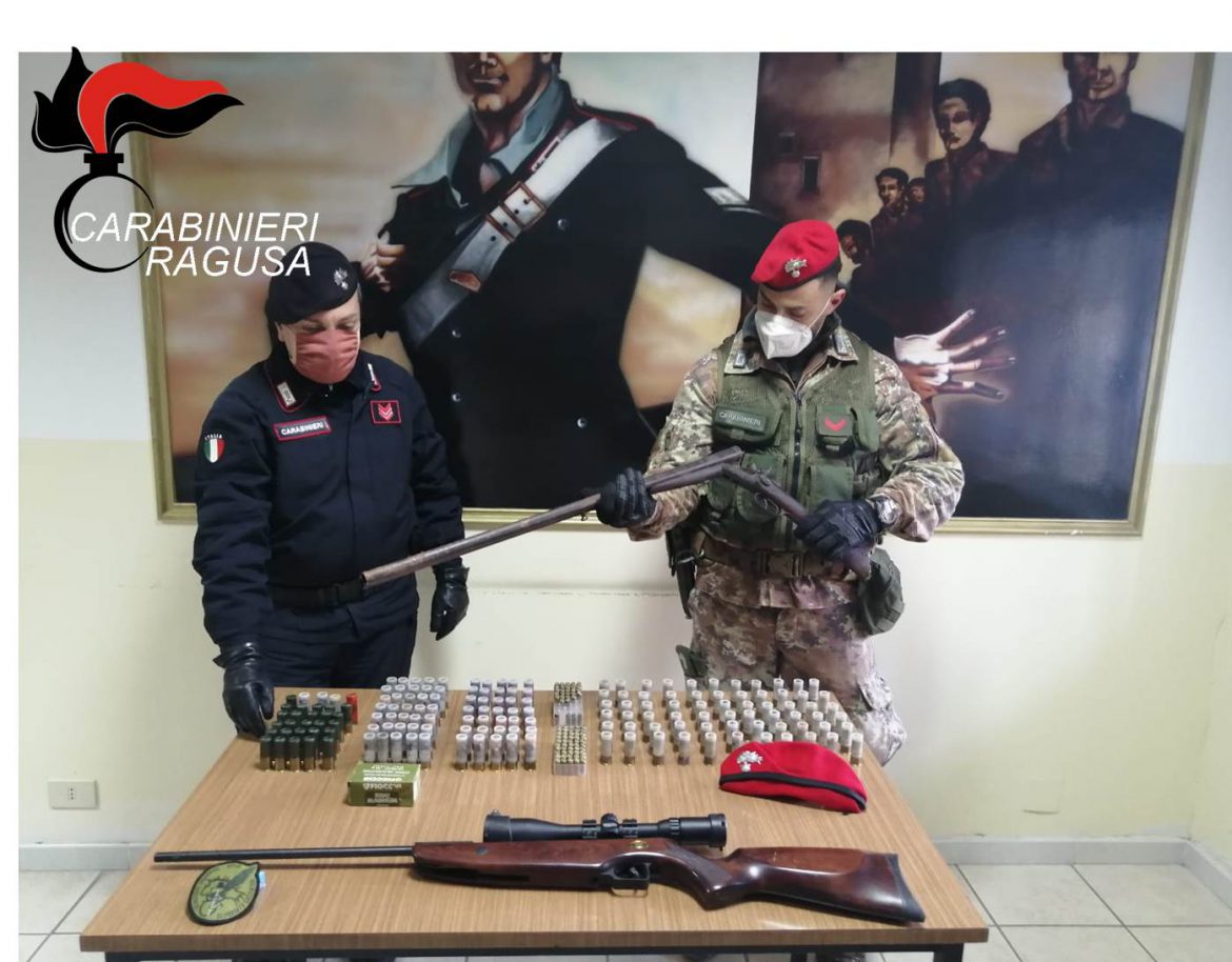 VITTORIA – Contrasto al traffico di armi da sparo: tre arresti e una denuncia in stato di libertà. I Carabinieri sequestrano 9 armi e circa 400 munizioni.
