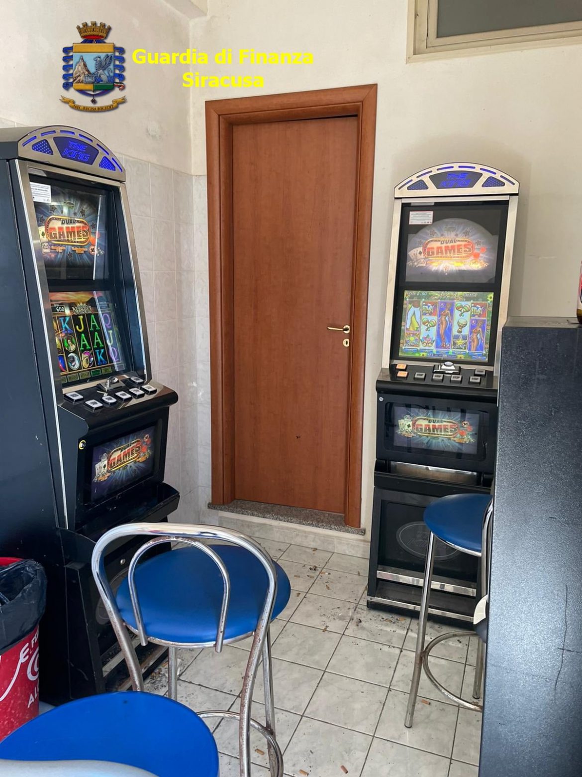 Avola – Sequestrate dalla Guardia di Finanza in una tabaccheria due macchinette da gioco. Sanzionati gestore e giocatori