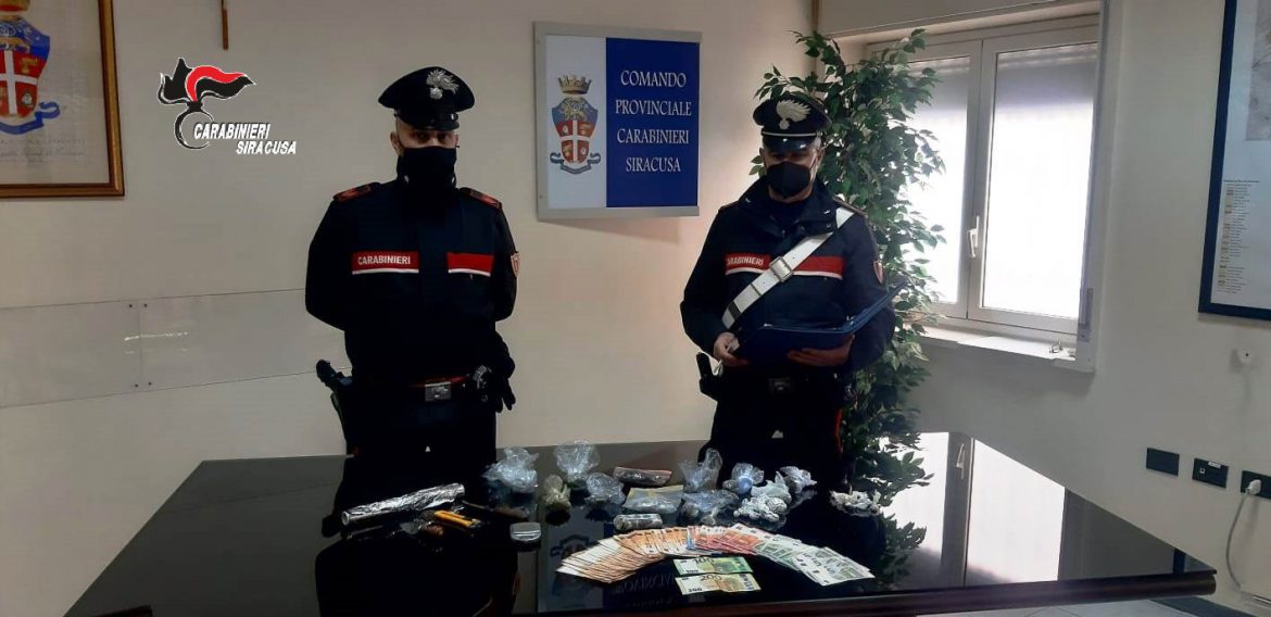 SIRACUSA – ARRESTATO INCENSURATO CON CIRCA 200 GRAMMI DI HASHISH E MARIJUANA ED OLTRE 2.000 EURO IN CONTANTI.