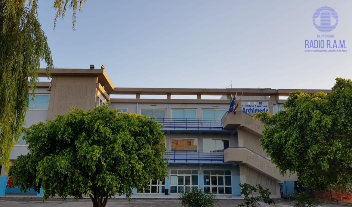 Siracusa – Ben 40 finanziamenti arrivano nelle nostre scuole per oltre 1,7 milioni di euro. A darne notizia Enzo Vinciullo: