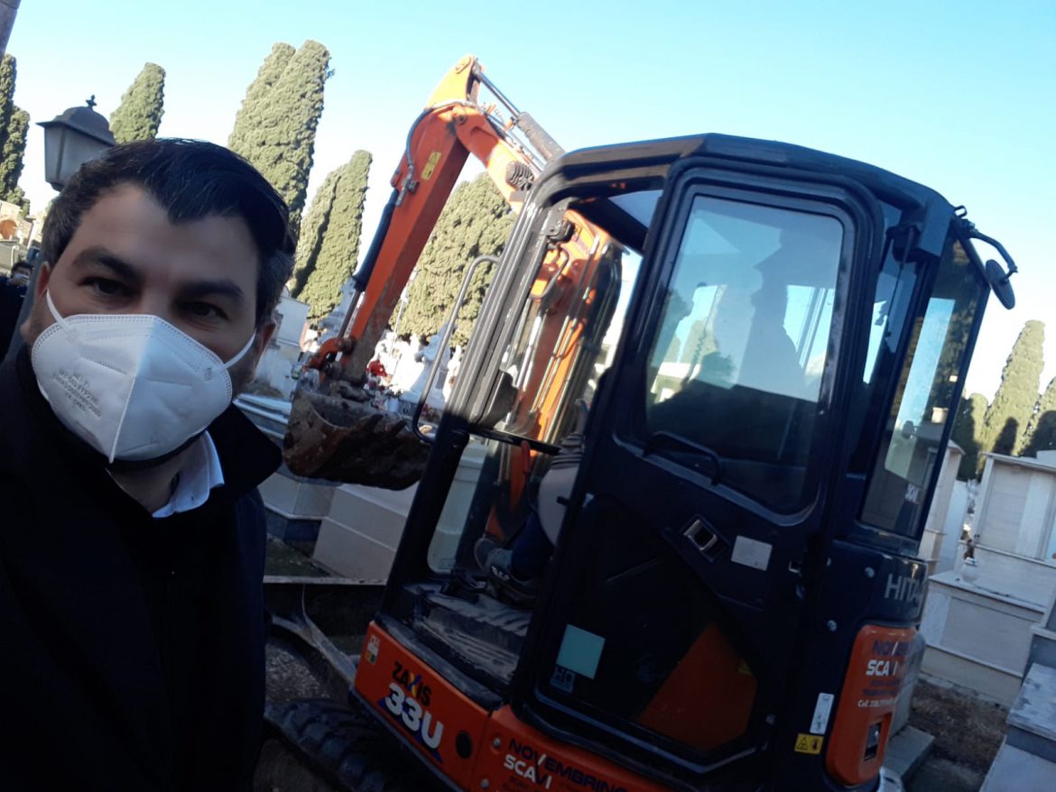 ROSOLINI – L’ANTICICLONE DI FINE ANNO SVEGLIA IL PD DI ROSOLINI, SONO CARICHI DI INVIDIA DOPO 3 ANNI DI ‘ZERO ASSOLUTO’ PER LA CITTA’- RIMOSSI GLI ALBERI A RISCHIO DEL CIMITERO