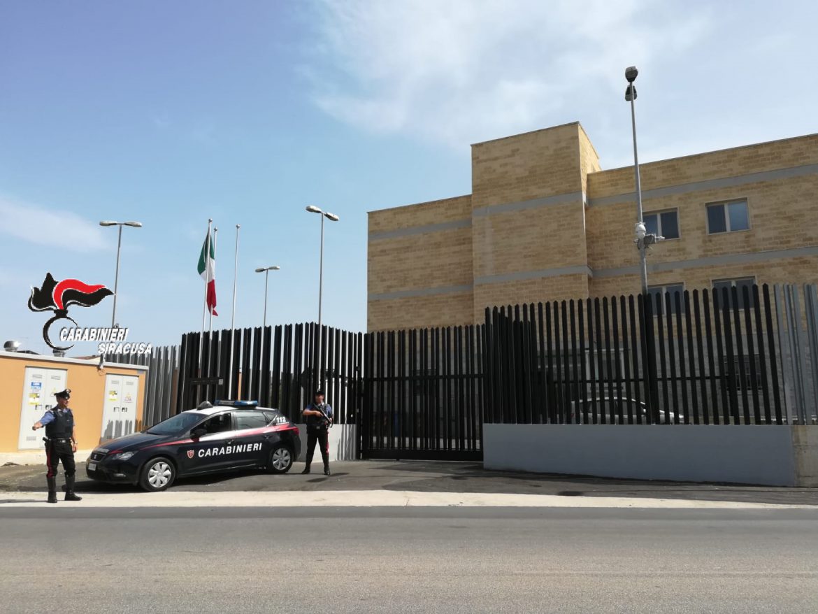 AUGUSTA (SR):   ARRESTATO DAI CARABINIERI UN CORRIERE DI SOSTANZE STUPEFACENTI.