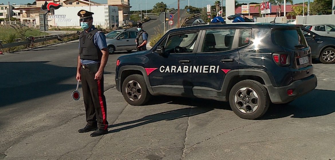 LENTINI (SR). I CARABINIERI ARRESTANO 4 SOGGETTI PER FURTO ALL’INTERNO DI UNA SCUOLA.