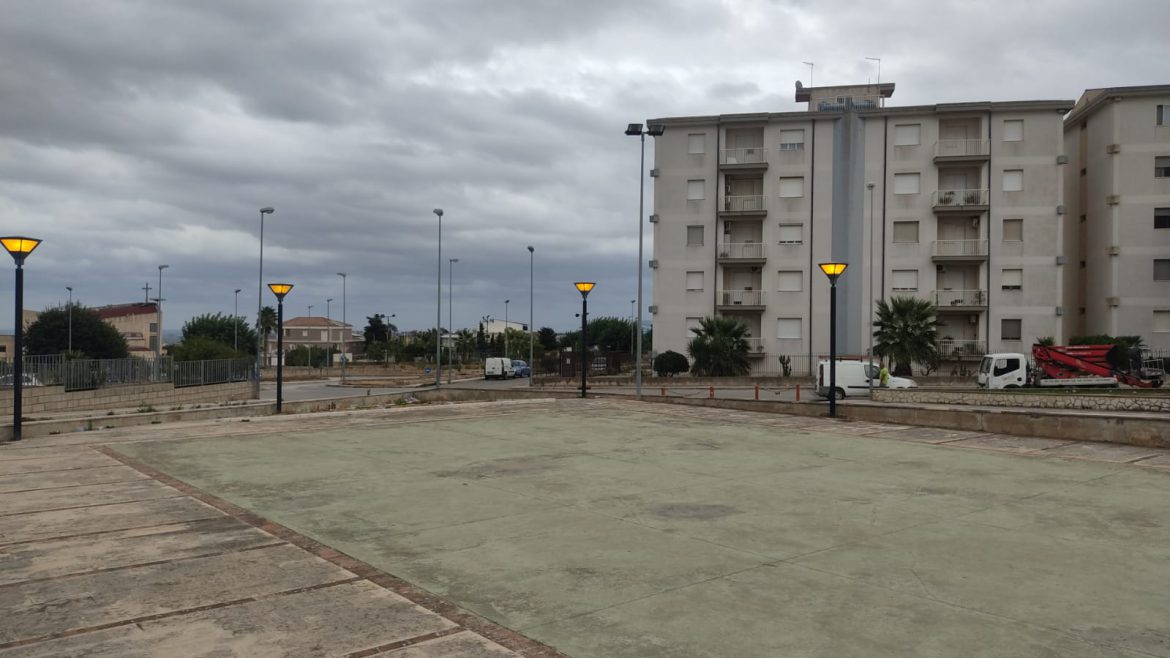 ROSOLINI – Riaccese nella loro interezza le luci in piazza Beninato e via Errante