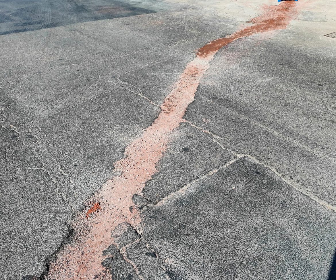 POZZALLO – LA FIBRA OTTICA LASCIA UNA SCIA DI STRADE ROVINATE – IL SINDACO INVIA UNA NOTA DI PROTESTA ALLA SOCIETÀ FIBERCOP