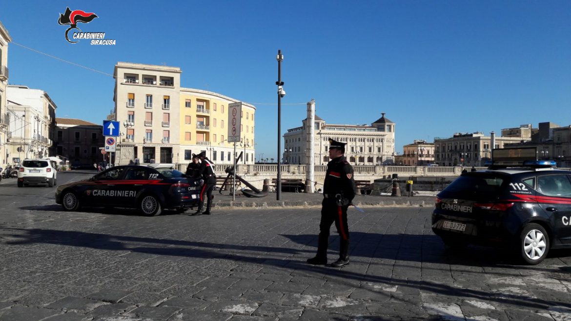 SIRACUSA – I CARABINIERI DENUNCIANO 2 PREGIUDICATI PER FURTO IN ATTIVITA’ COMMERCIALE.