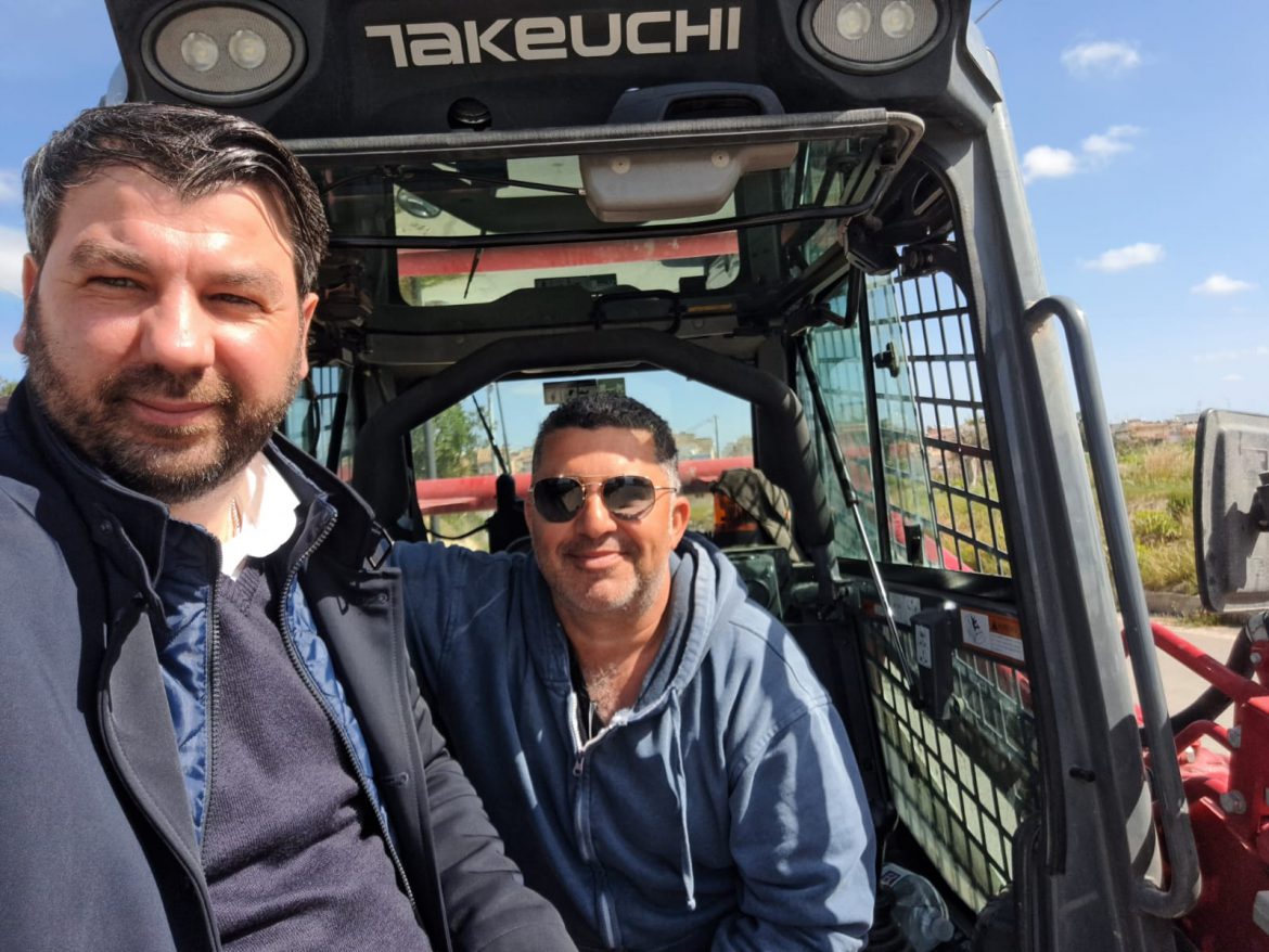 ROSOLINI, ‘FUMATA BIANCA A MASICUGNO’: RETE FOGNANTE E STRADA ASFALTATA. ODISSEA FINITA DOPO 7 ANNI DI PROMESSE. IL SINDACO SPADOLA: “NOI SIAMO LA POLITICA DEL FARE”