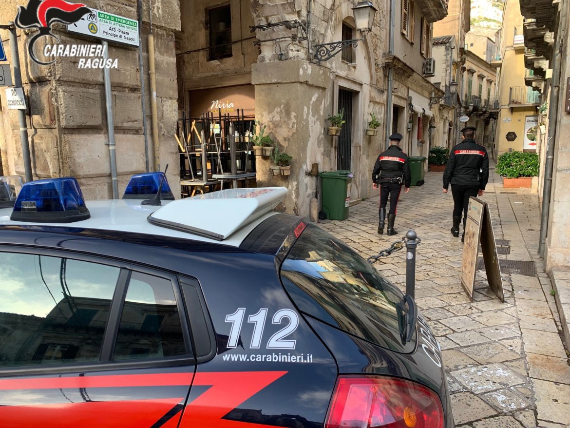 RAPINA A MODICA: IN MANETTE DUE GIOVANI TUNISINI