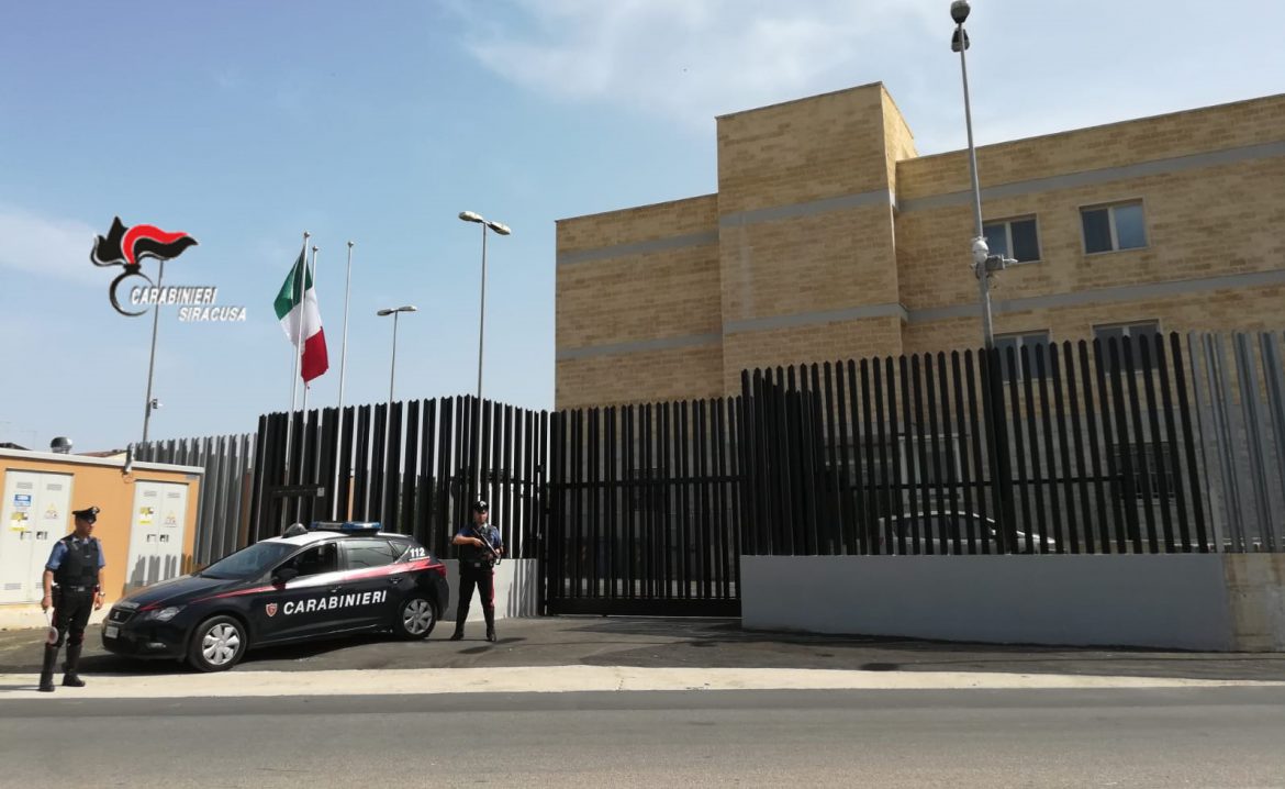 AUGUSTA (SR).   SORPRESI MENTRE RUBANO IL CARRELLO DI UN’IMBARCAZIONE. DUE UOMINI ARRESTATI DAI CARABINIERI.