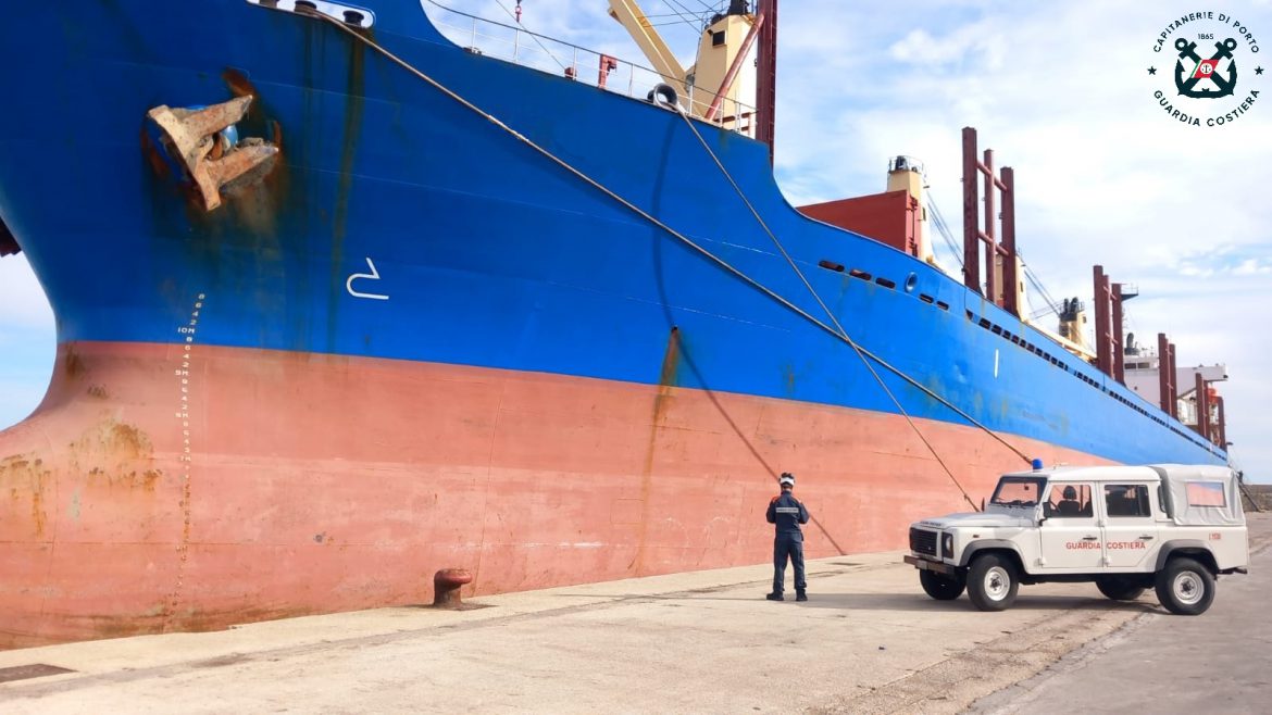 POZZALLO – NAVE MERCANTILE DETENUTA DALLA GUARDIA COSTIERA PER GRAVI IRREGOLARITA’ SULLA SICUREZZA DELLA NAVIGAZIONE
