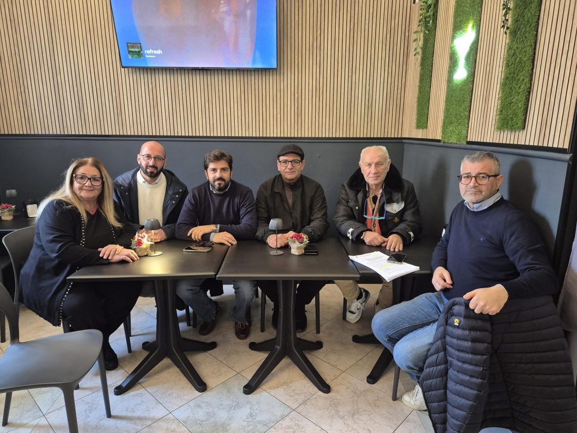 Rosolini – I consiglieri Comunali dí opposizione:   Guastella Giuseppe, Modica Carmelo, Soli Davide, Cavallo Rosario, lemmolo Maria Concetta, Di Rosolini Concetto, Collemi Rosina,hanno protocollato una lettera al Comune in cui chiedono l’accesso agli atti riguardante i lavori di Cava Santa.