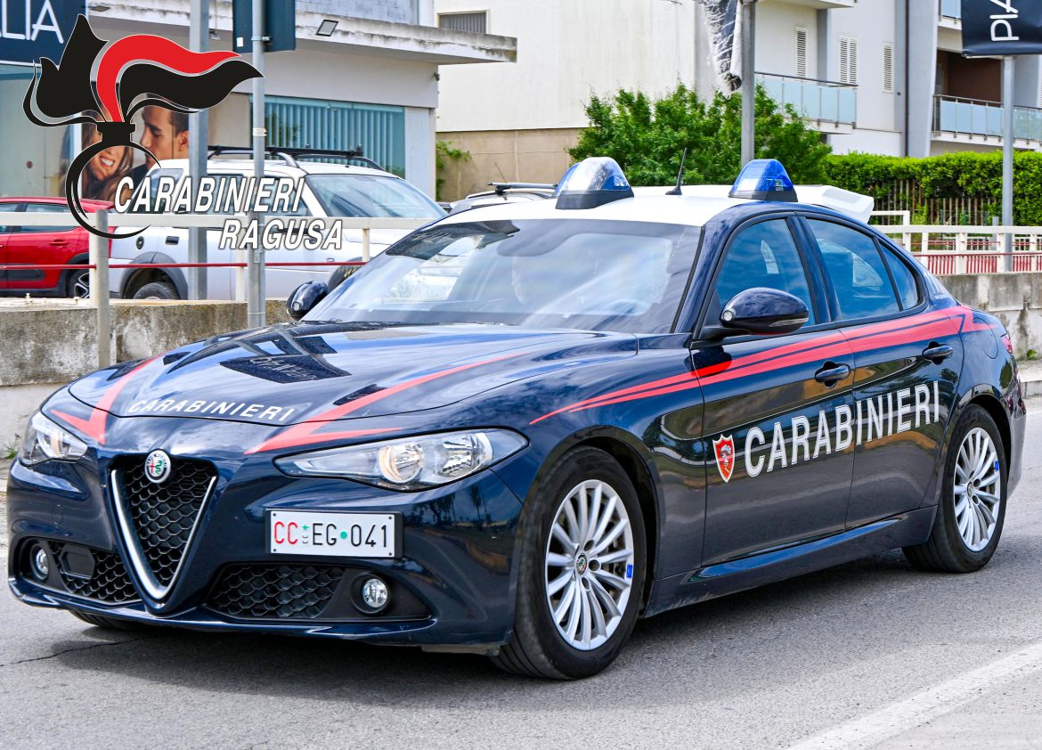 VITTORIA – Carabinieri arrestano 2 persone colte in flagranza mentre tentano un furto