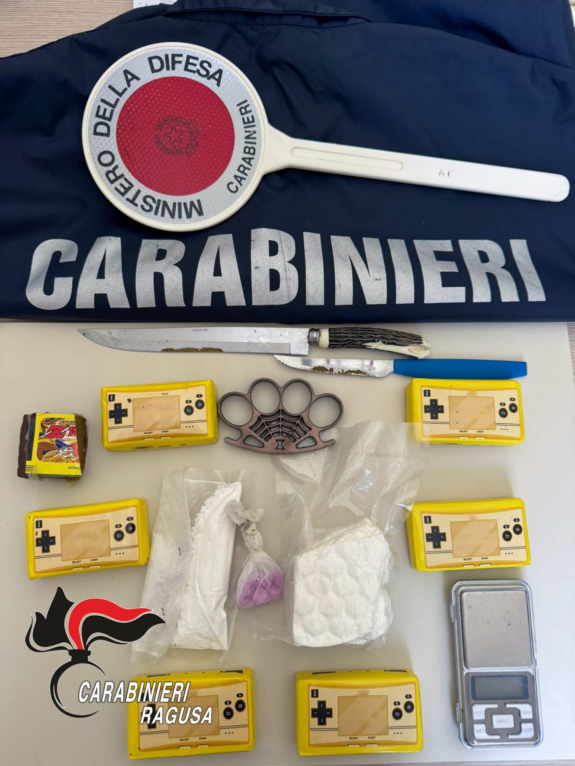 Ragusa: quasi un chilogrammo di stupefacenti in casa. Arrestato dai Carabinieri.