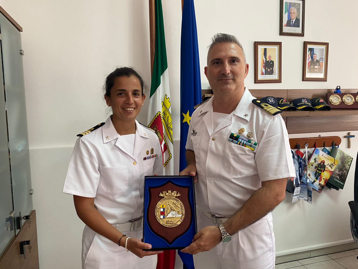 NAVE “ARETUSA”, UNITA’ DELLA MARINA MILITARE ITALIANA IN SOSTA NEL PORTO DI POZZALLO