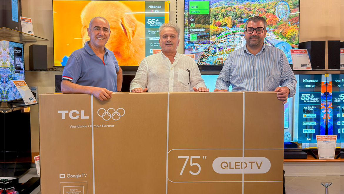 Rosolini, il Sindaco Giovanni Spadola e l’imprenditore Luigi Latino donano un televisore da 75 pollici all’Inter Club “Peppino Prisco”