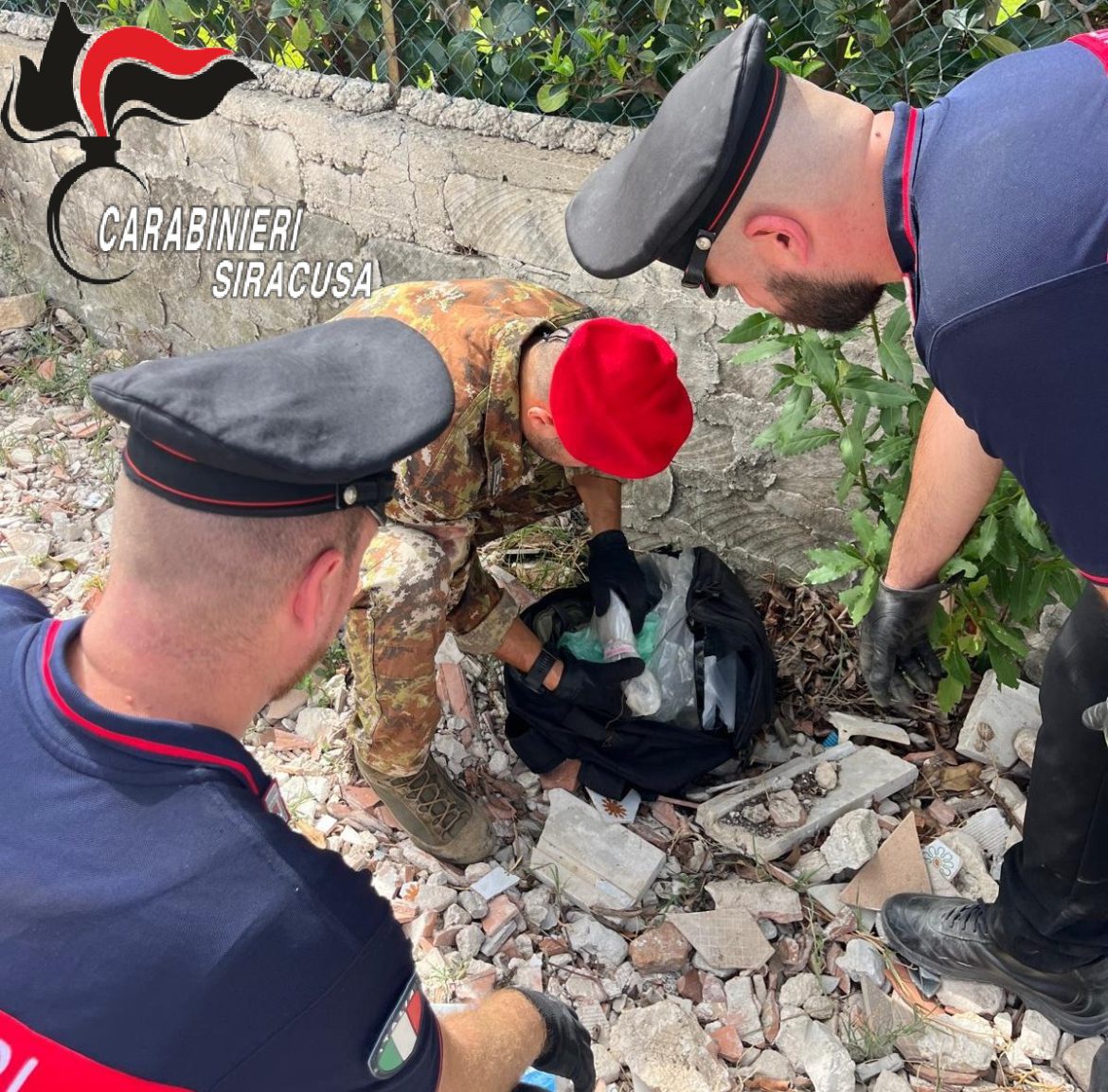 CARABINIERI SIRACUSA: ARRESTATO 22ENNE TROVATO CON UN’ARMA CLANDESTINA E SOSTANZA STUPEFACENTE