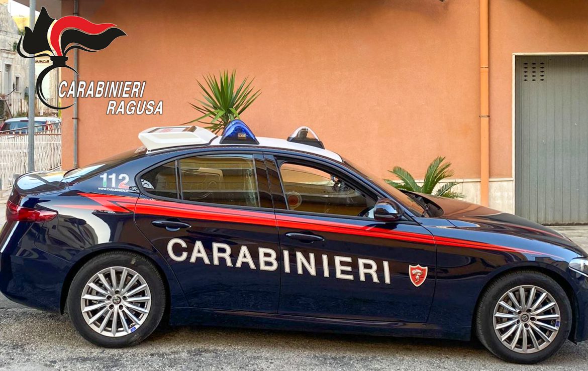 POZZALLO: ARRESTATO UN GIOVANE CON DROGA E COLTELLO NEL BORSELLO