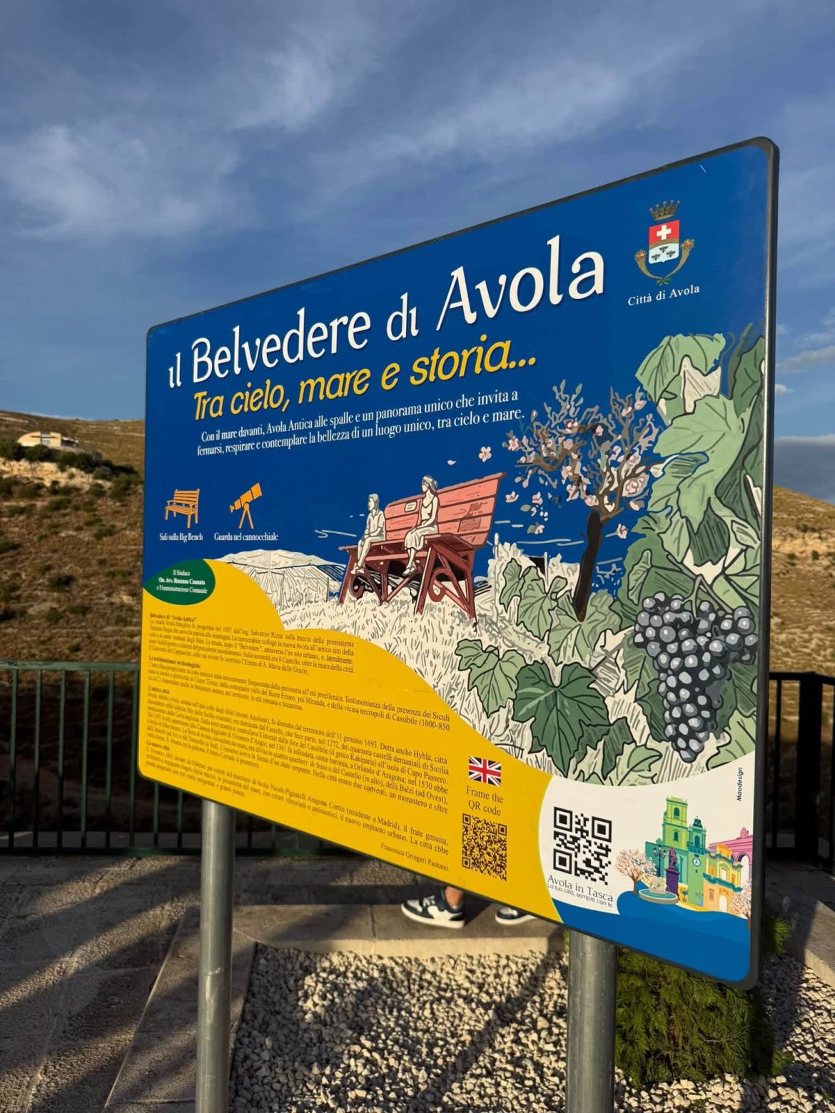 Avola Antica, il Belvedere si rinnova: panchina gigante, cannocchiale panoramico e nuovi servizi