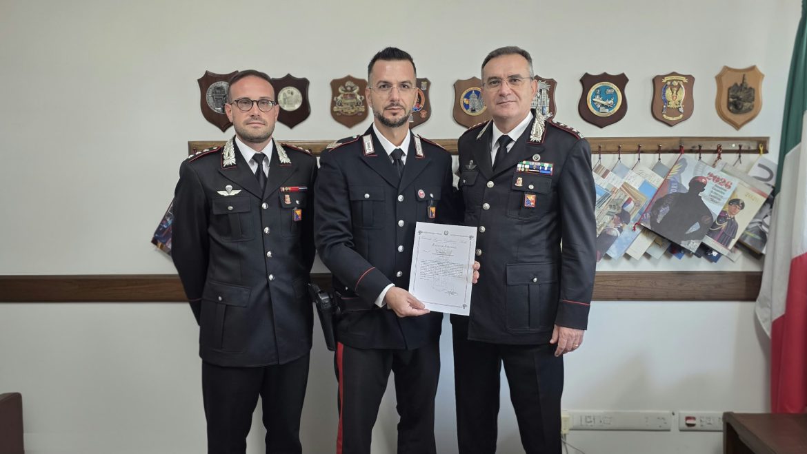 COMISO: CONSEGNATO ENCOMIO A UN MILITARE DELL’ARMA